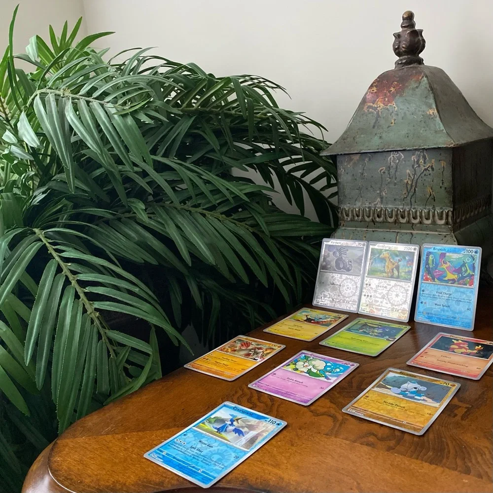 40 Pokemon Trading Cards bundle, Trainers/ Energy/ Basic